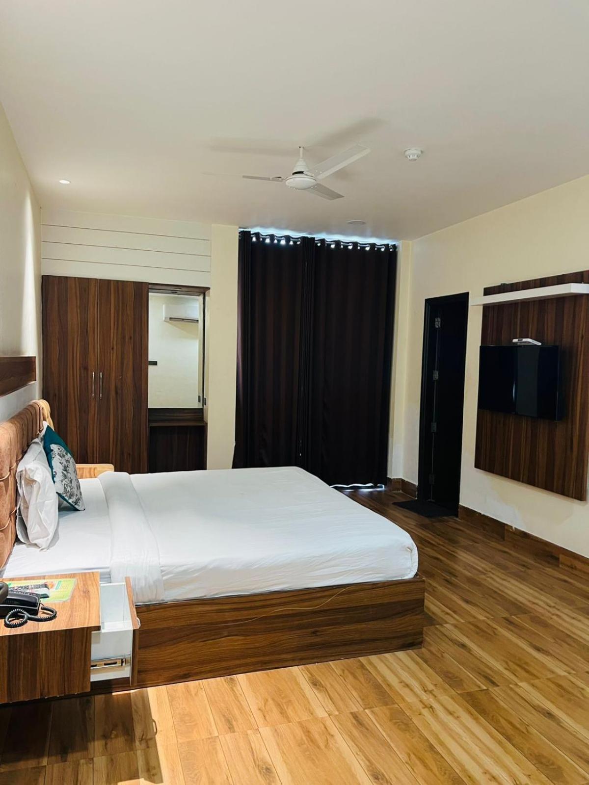 Hotel White House Walking Distance From Golden Temple- With Parking Amritsar Eksteriør bilde